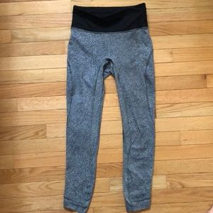 LuLuLemon light patterned leggings